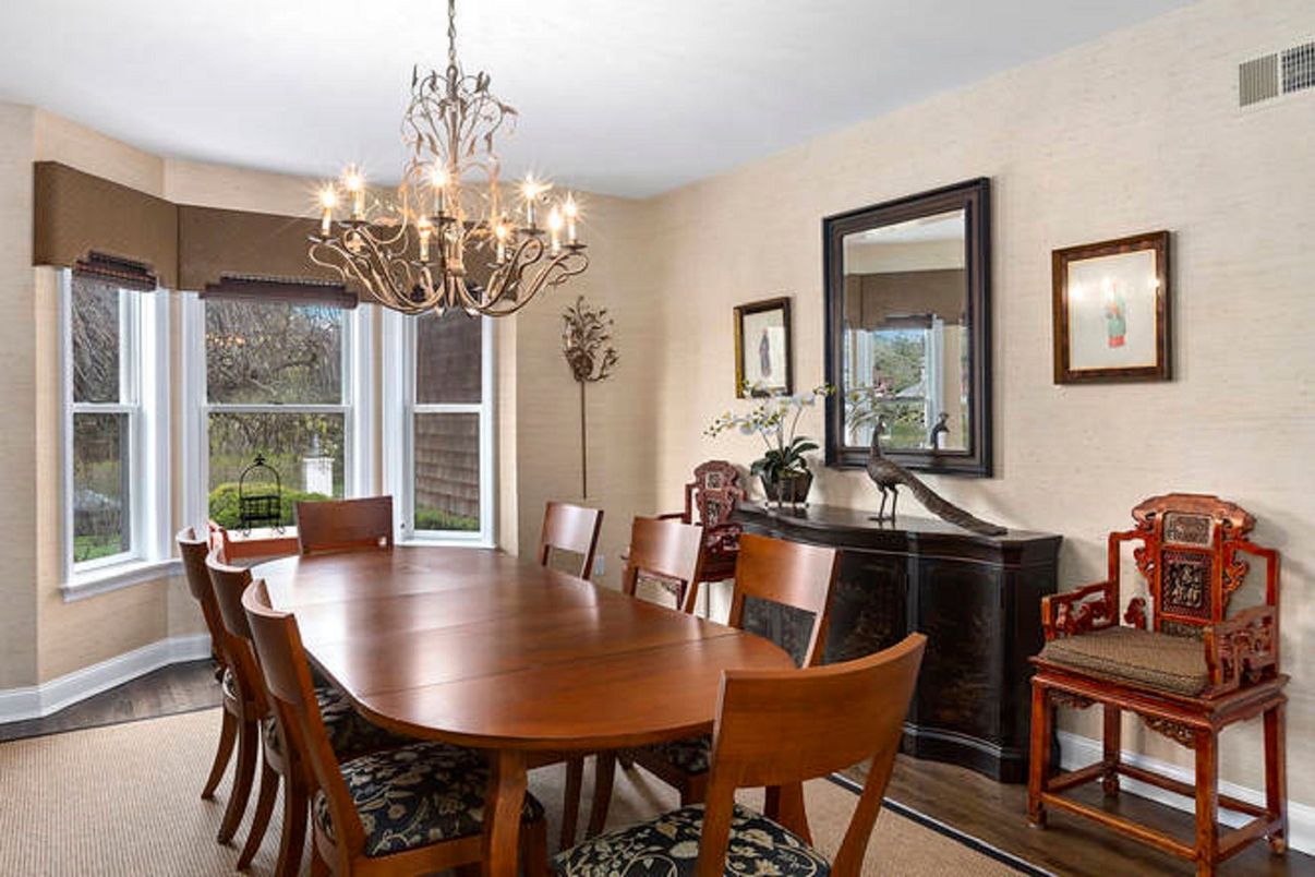 Chandelier, Dining room, Interior, Piano, Wood Texture Flooring