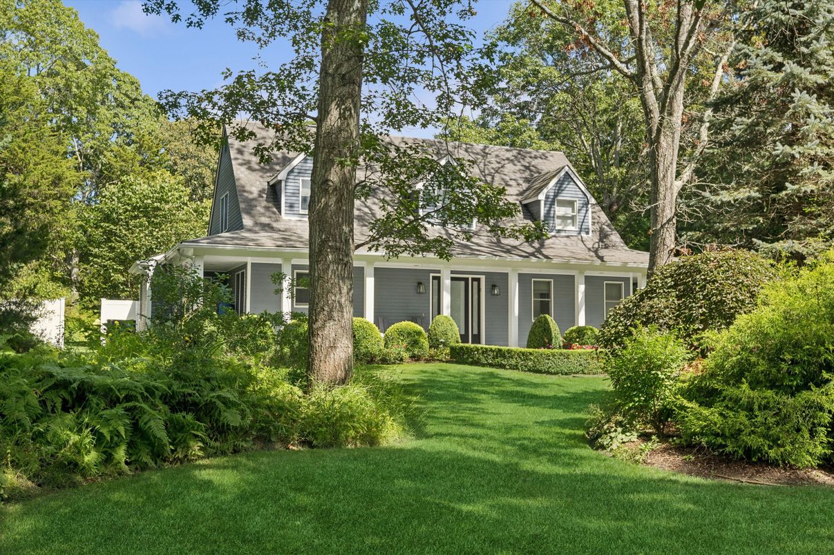 Exterior, Facade, Cape Cod