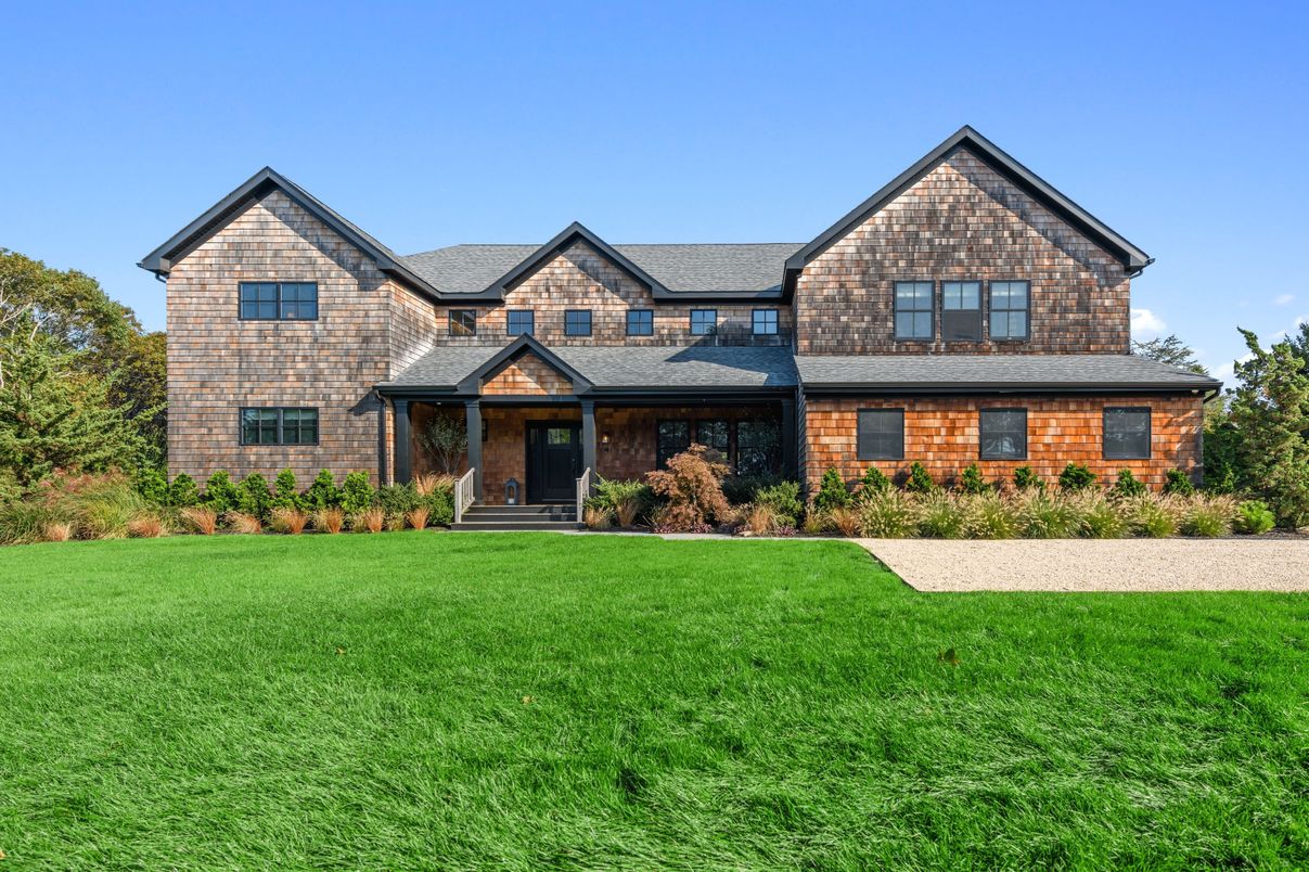 Exterior, Facade, Brick Facade, Brick Traditional