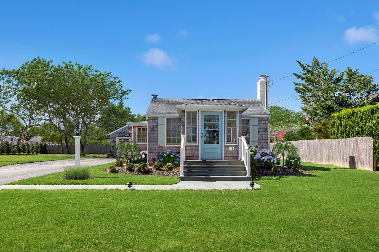 Backyard, Exterior, Facade, Cape Cod