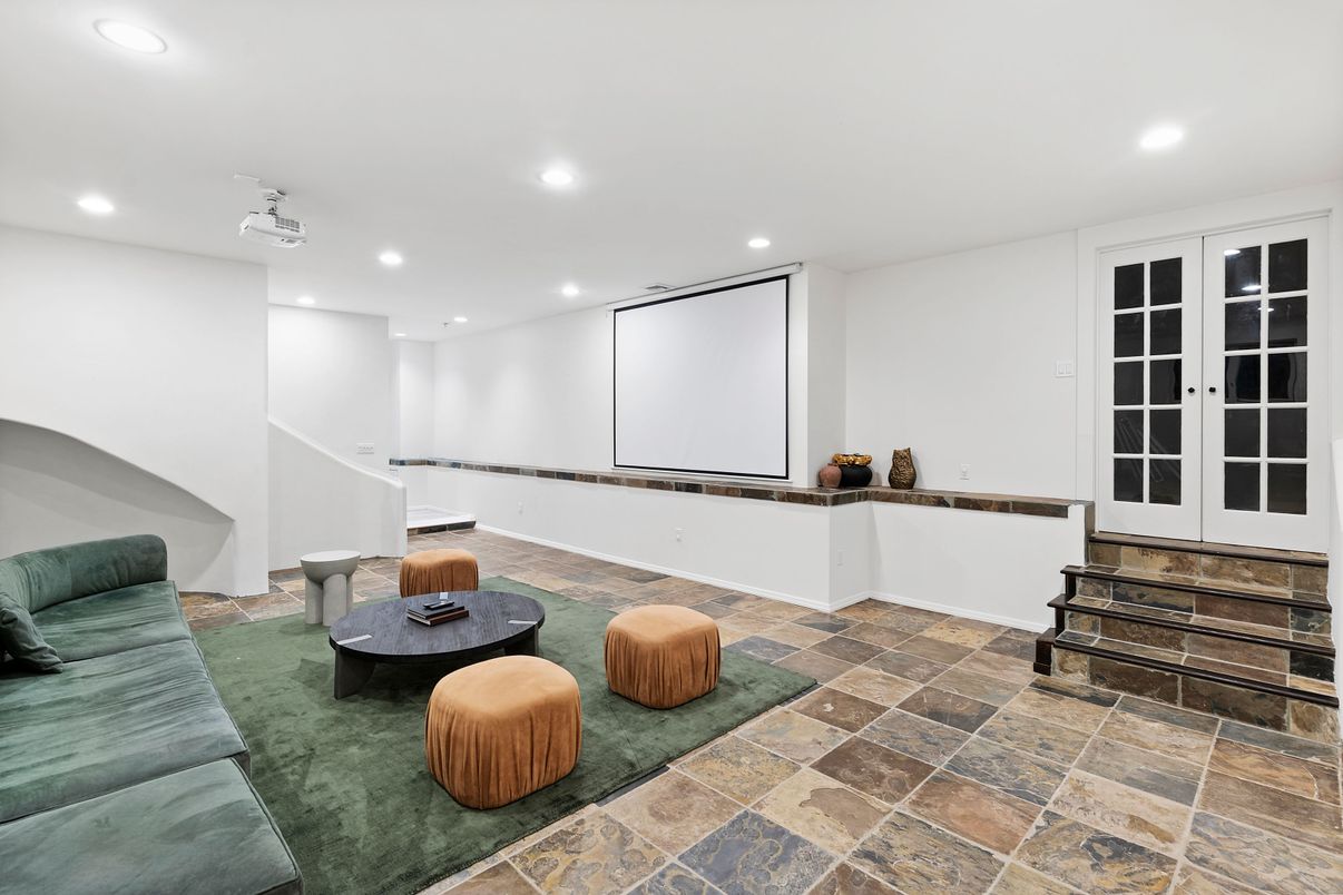 Interior, Projection Screen, Recessed Lighting