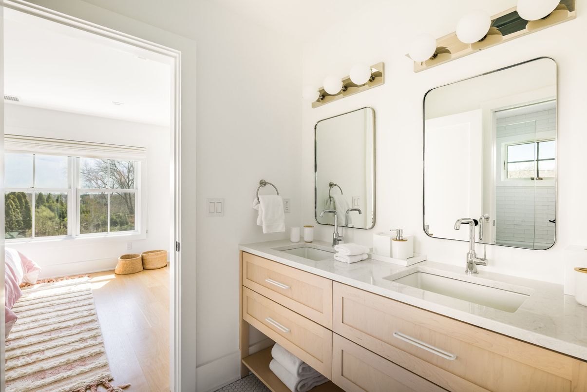 Bathroom, Dual Sink Vanities, Interior