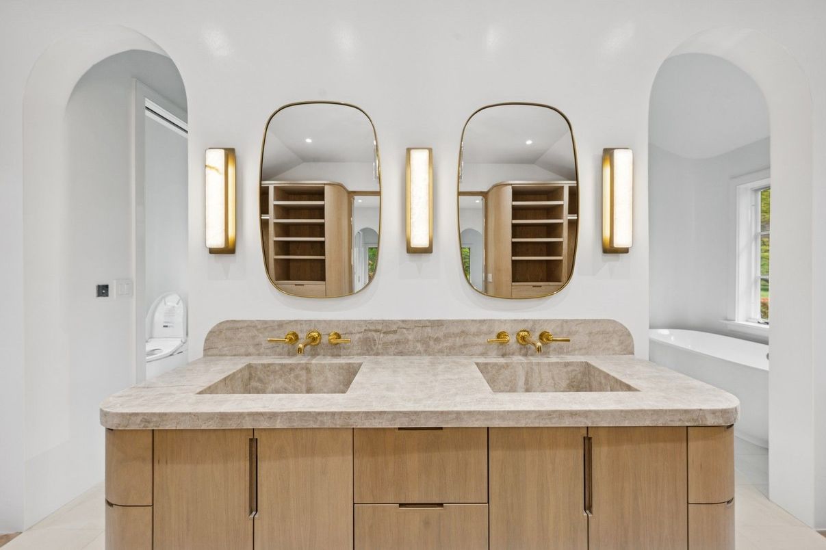 Bathroom, Dual Sink Vanities, Interior