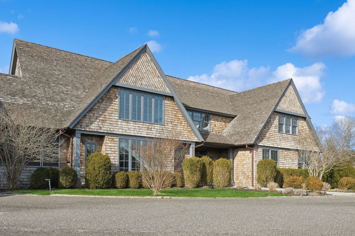 Exterior, Facade, Tudor Revival