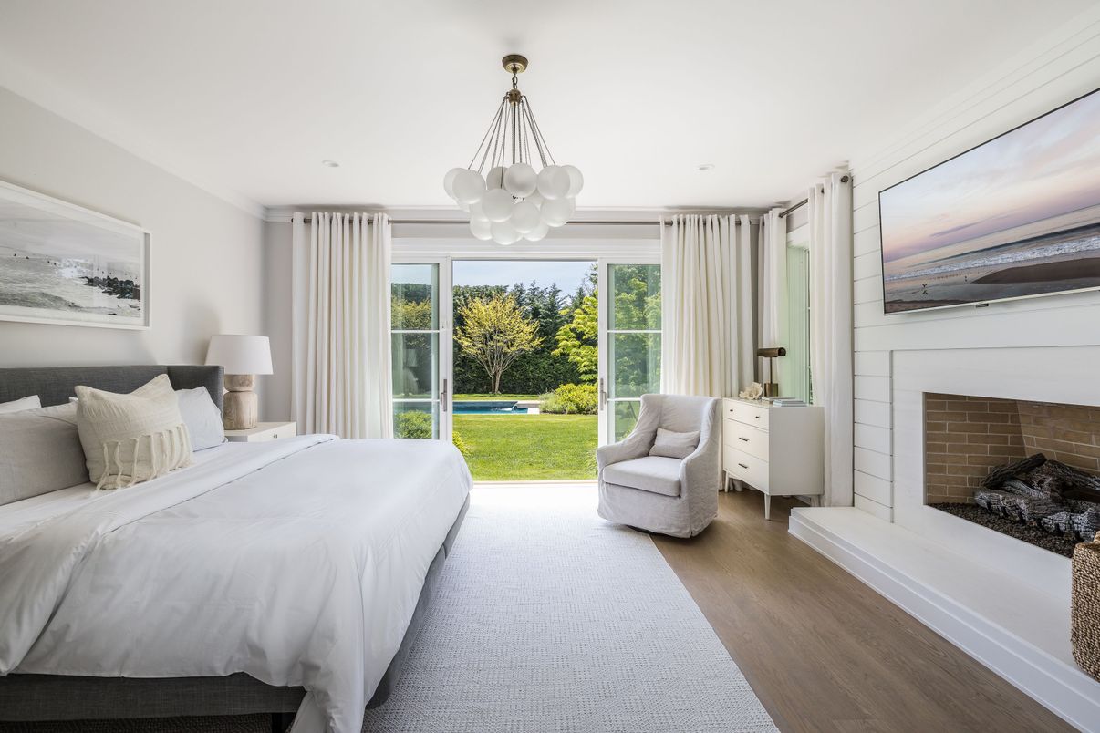Bedroom, Fireplace, Interior, Pendant Lights, Recessed Lighting, Wood Texture Flooring