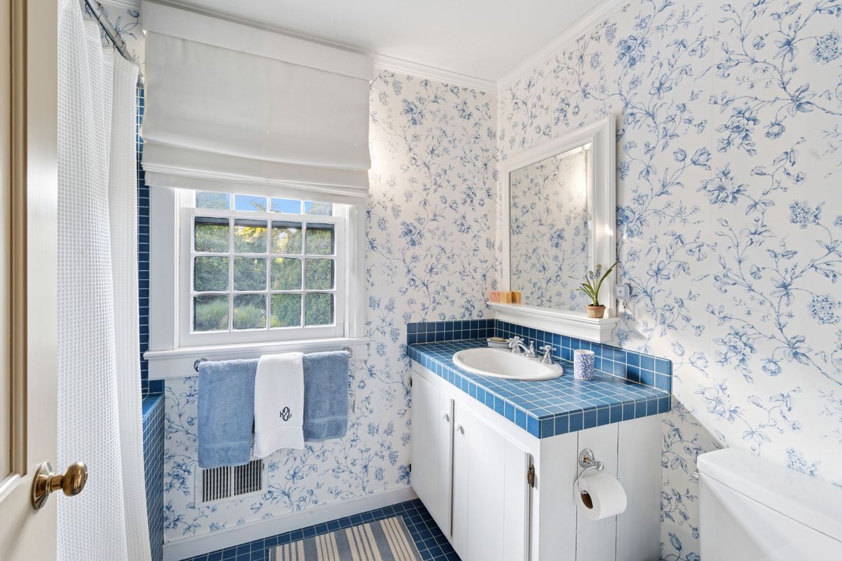 Bathroom, Interior, Tile Countertops