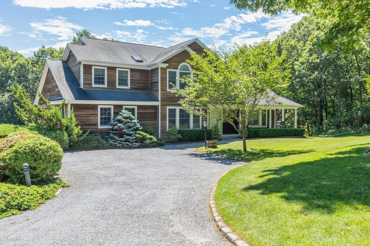 Exterior, Facade, Log Home