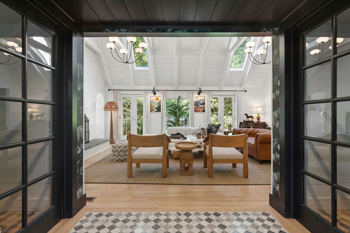 Chandelier, Dining room, Interior, Living room, Wood Texture Flooring