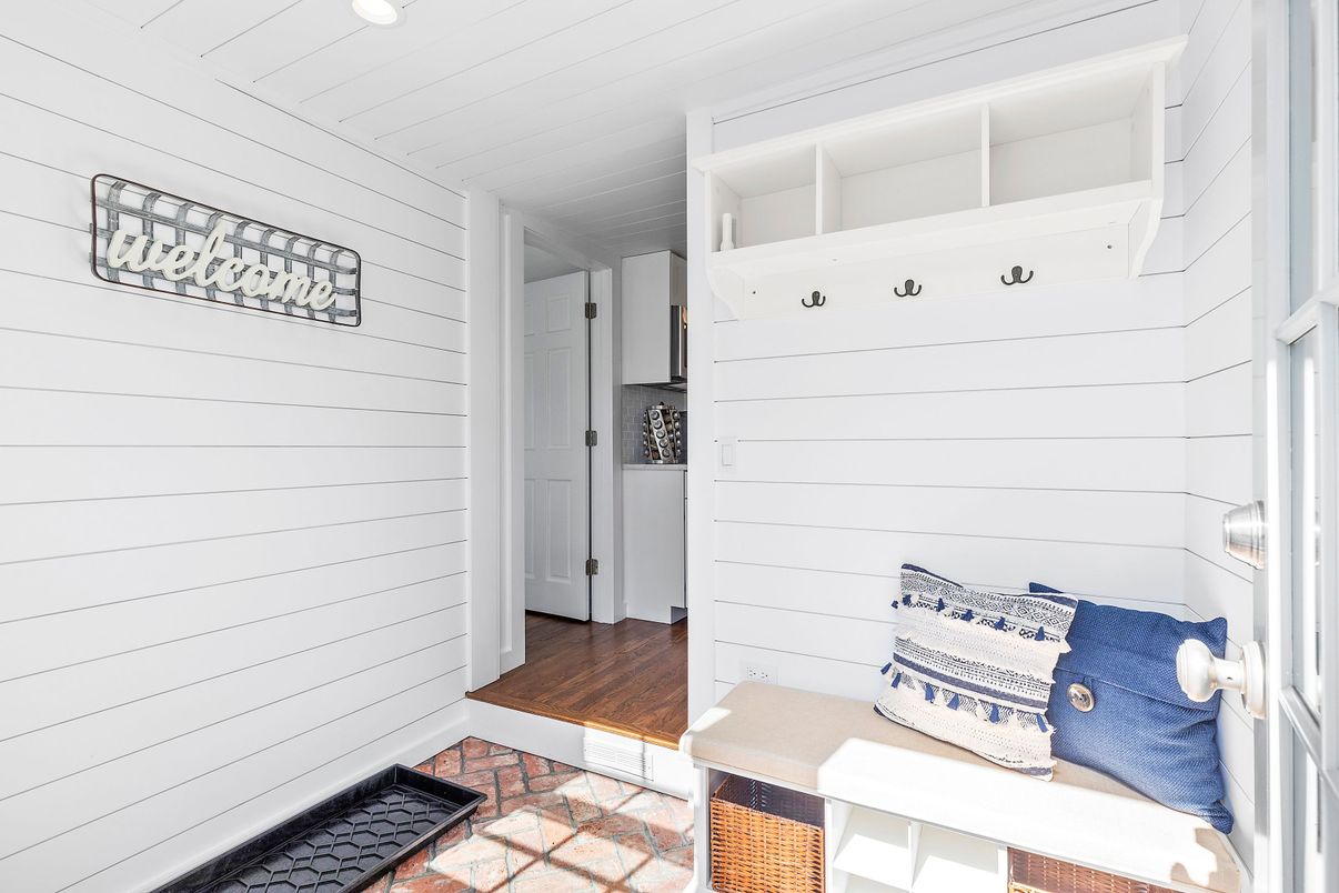 Interior, Recessed Lighting, Wood Texture Flooring