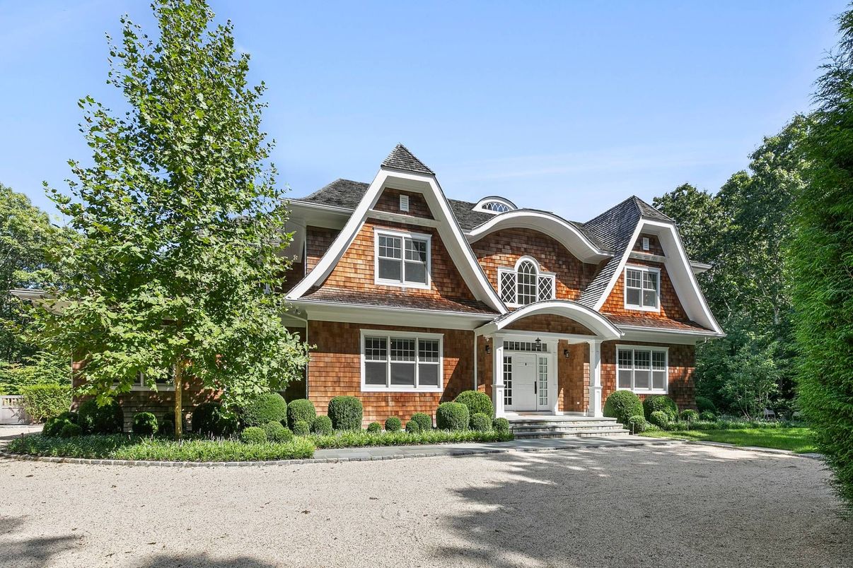 Exterior, Facade, Brick Facade, Queen Anne Victorian