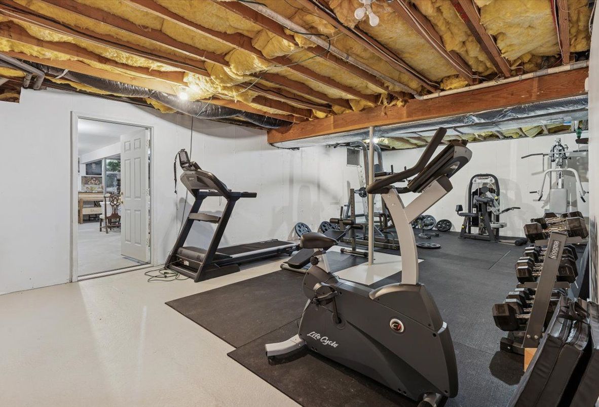 Fitness Equipment, Interior, Wooden Beams