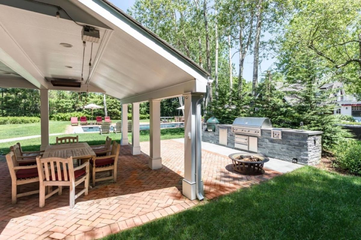 Exterior, Outdoor Kitchen