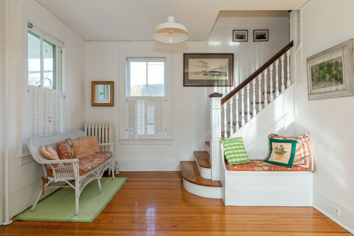 Interior, Pendant Lights, Wood Texture Flooring