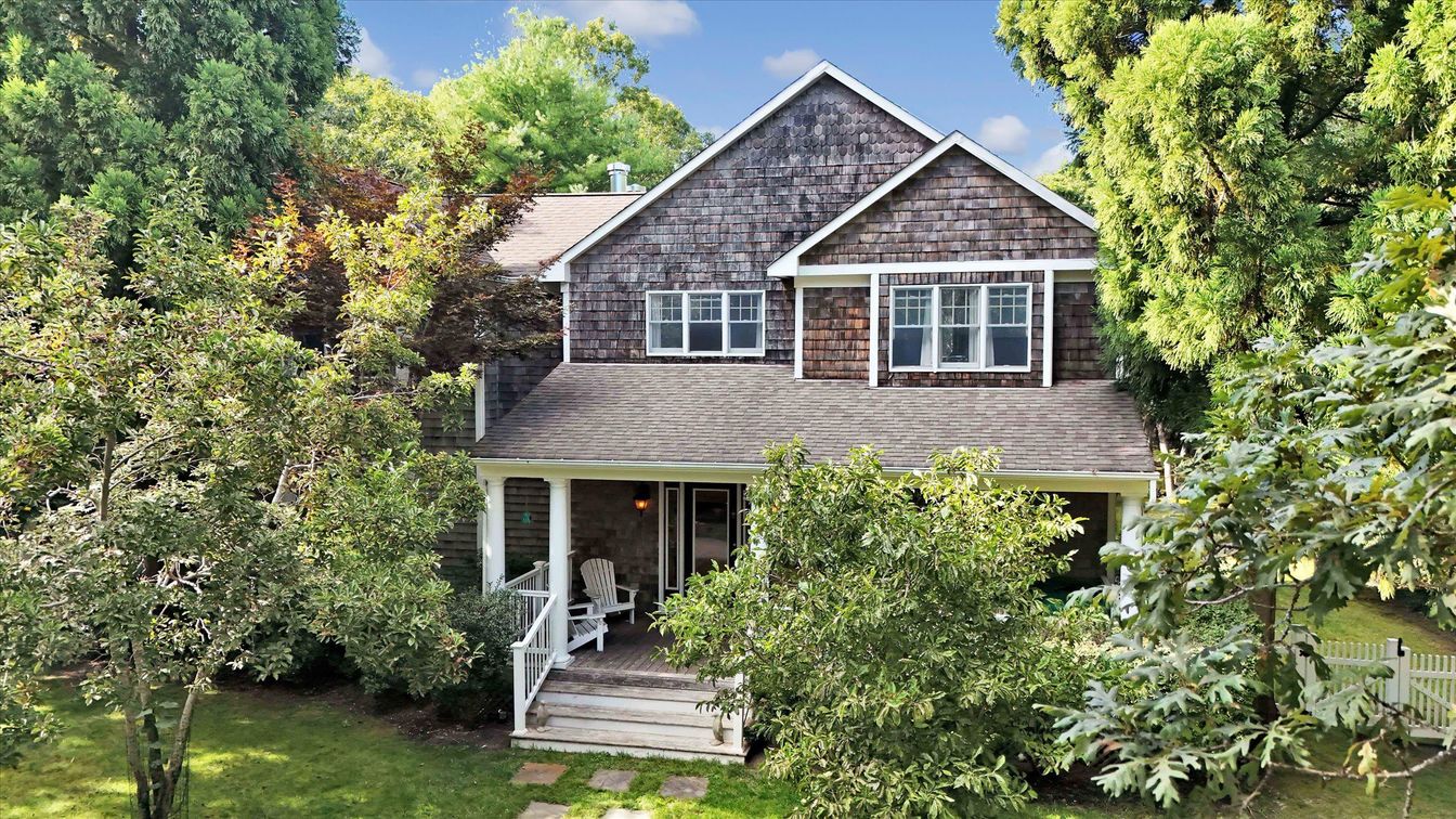 Exterior, Facade, Brick Traditional