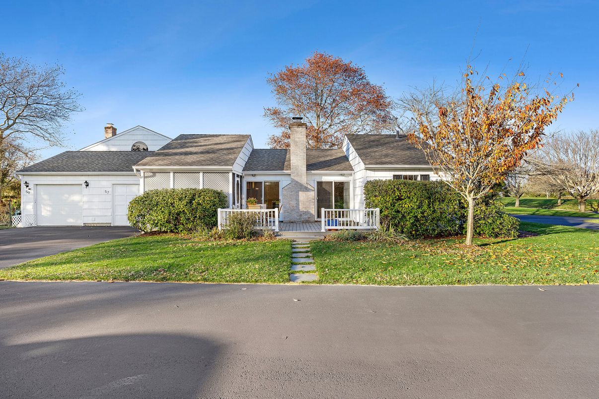 Attached, Exterior, Facade, Ranch