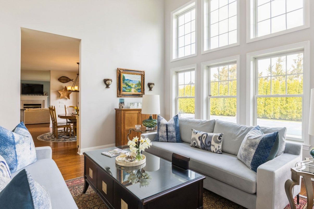 Dining room, Interior, Living room, Pendant Lights, Wood Texture Flooring