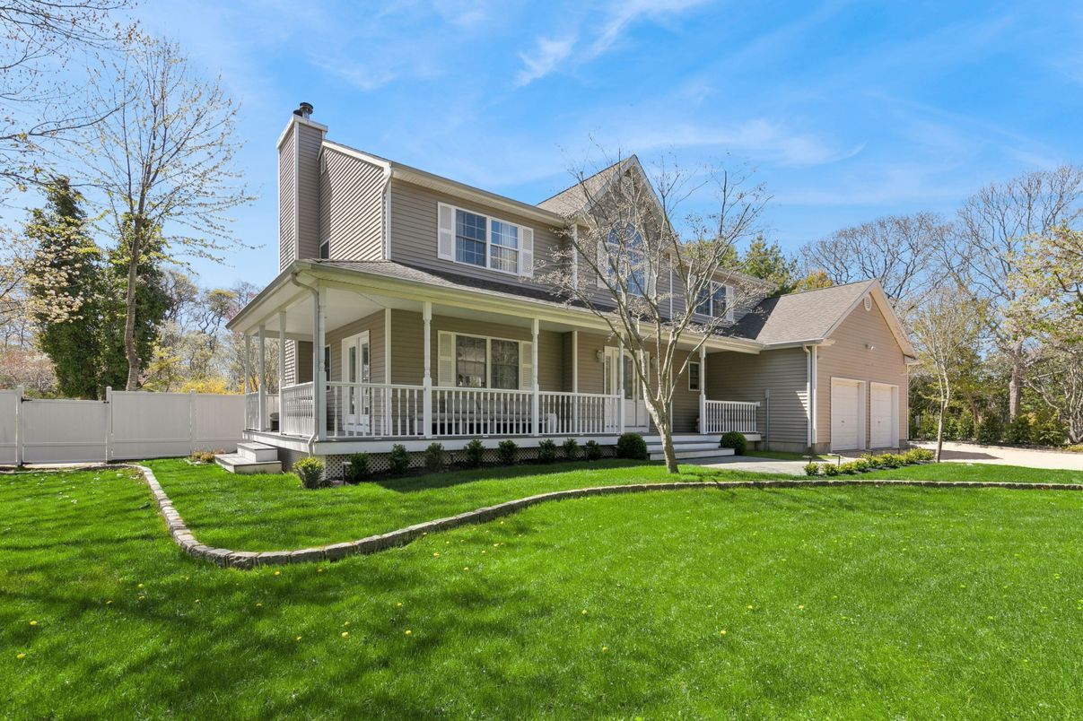 Backyard, Exterior, Facade, Queen Anne Victorian