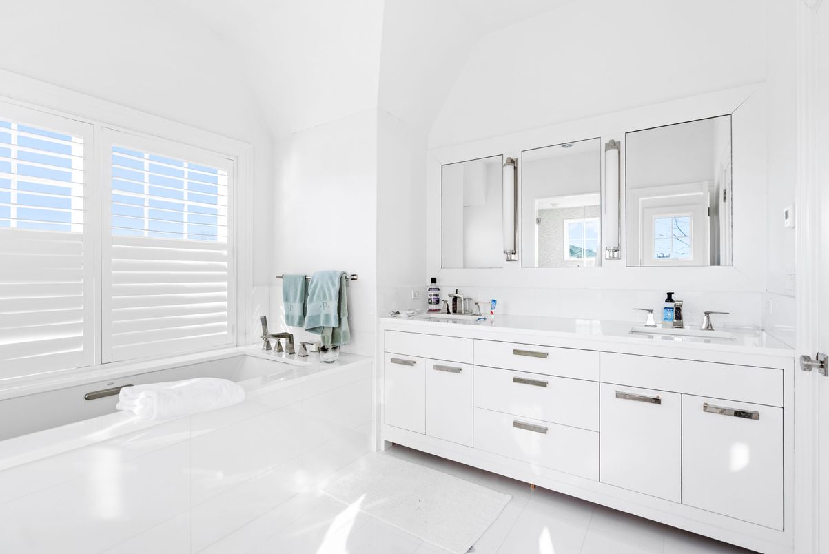 Bathroom, Dual Sink Vanities, Interior