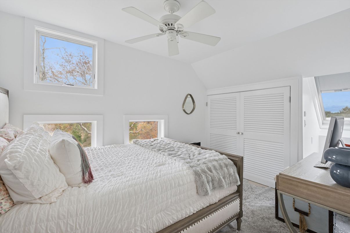 Bedroom, Interior, Water