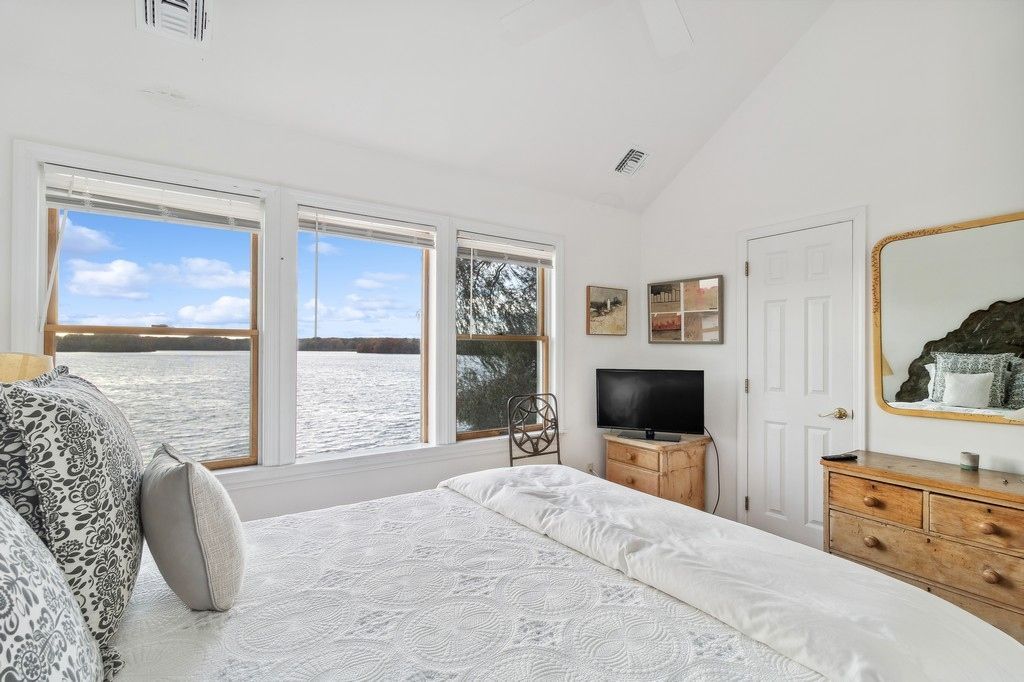 Bedroom, Interior, Water