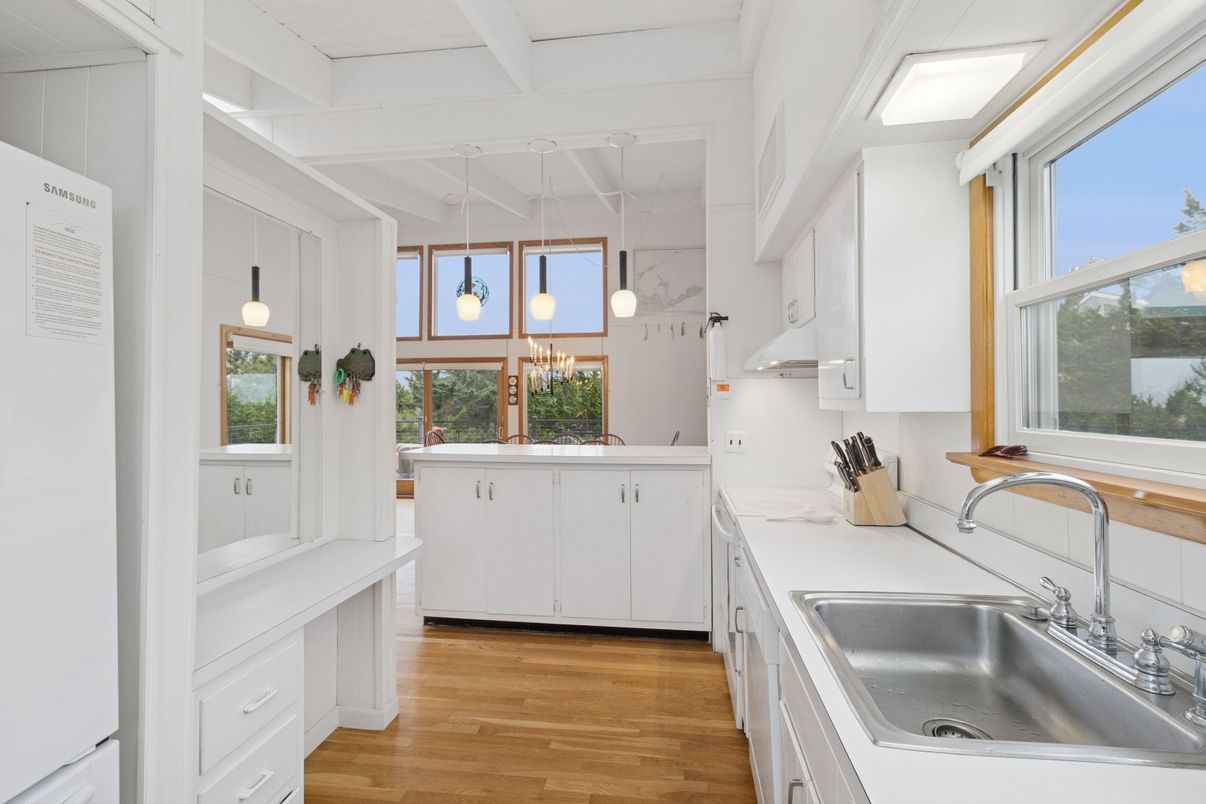 Interior, Kitchen, Pendant Lights, Wood Texture Flooring