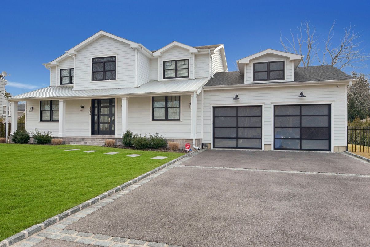 Attached, Exterior, Facade, Farmhouse