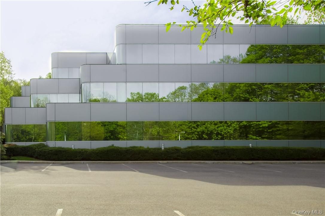 Exterior, Facade, Modern