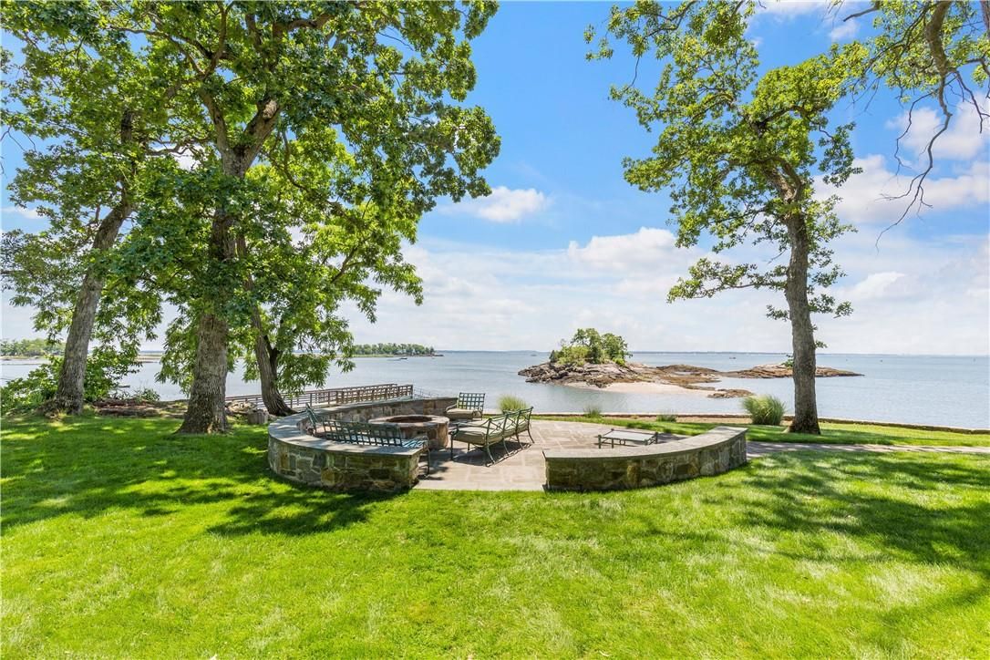 Exterior, Lake