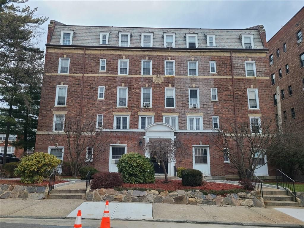 Exterior, Facade, Brick Facade, Georgian