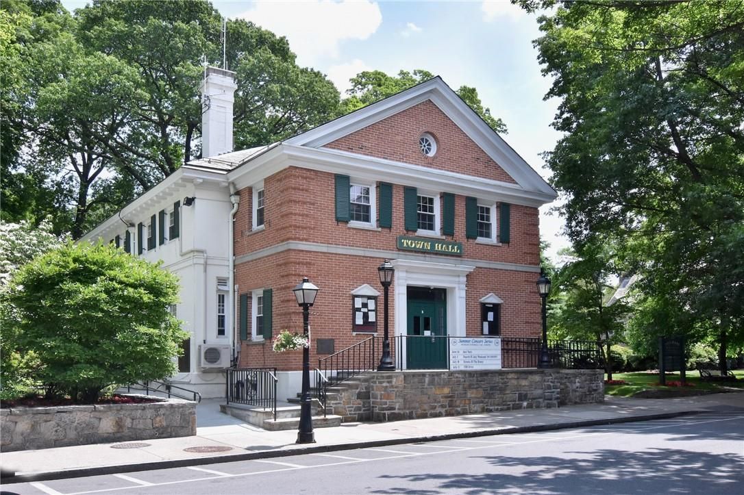 Exterior, Facade, Brick Facade, Georgian