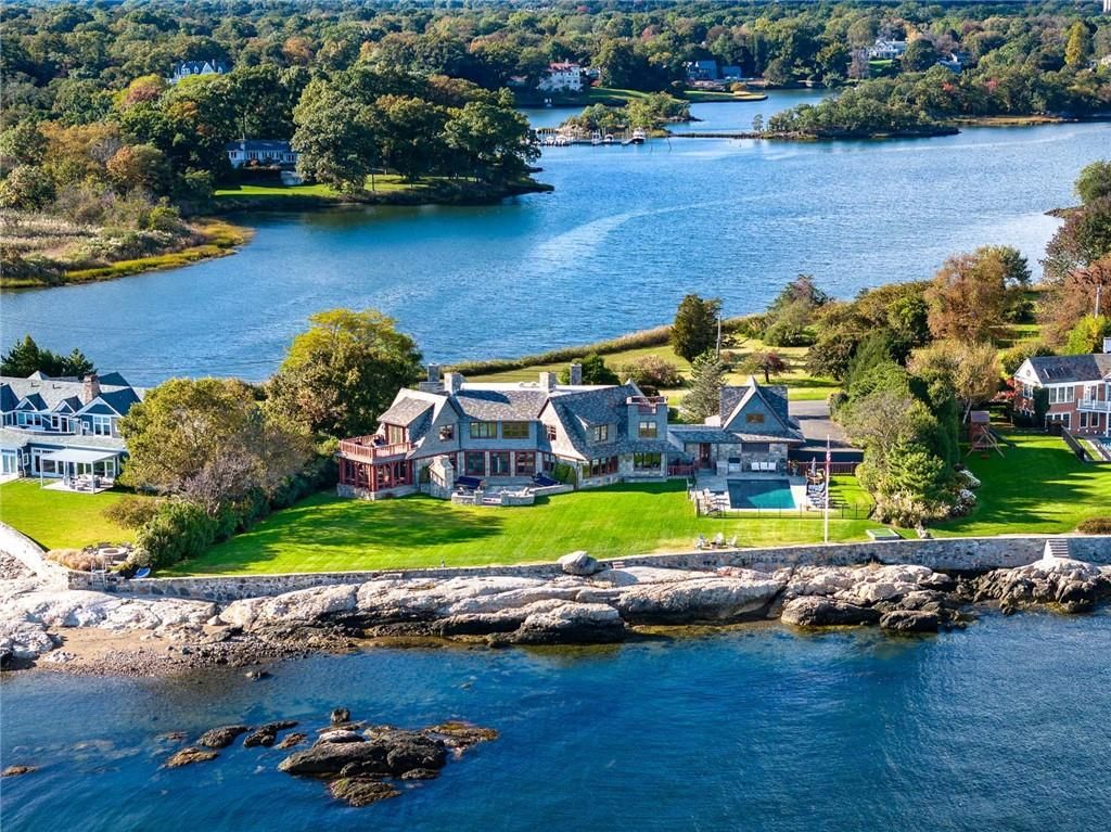 Exterior, Lake