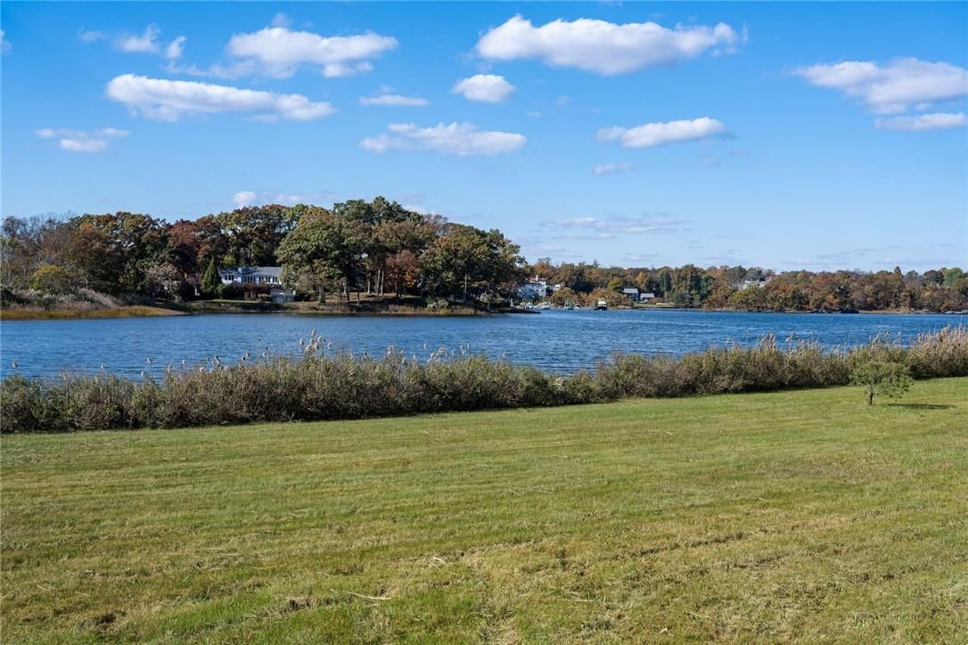 Exterior, Lake