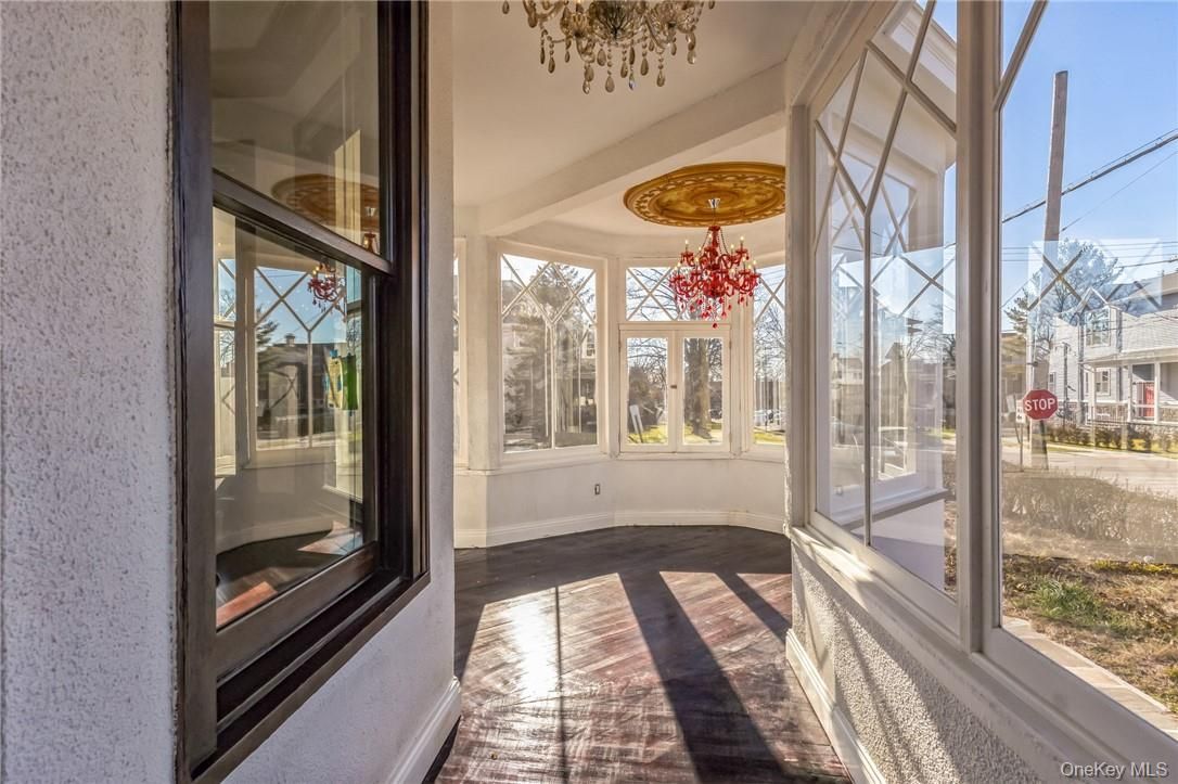 Chandelier, Interior, Sun Room