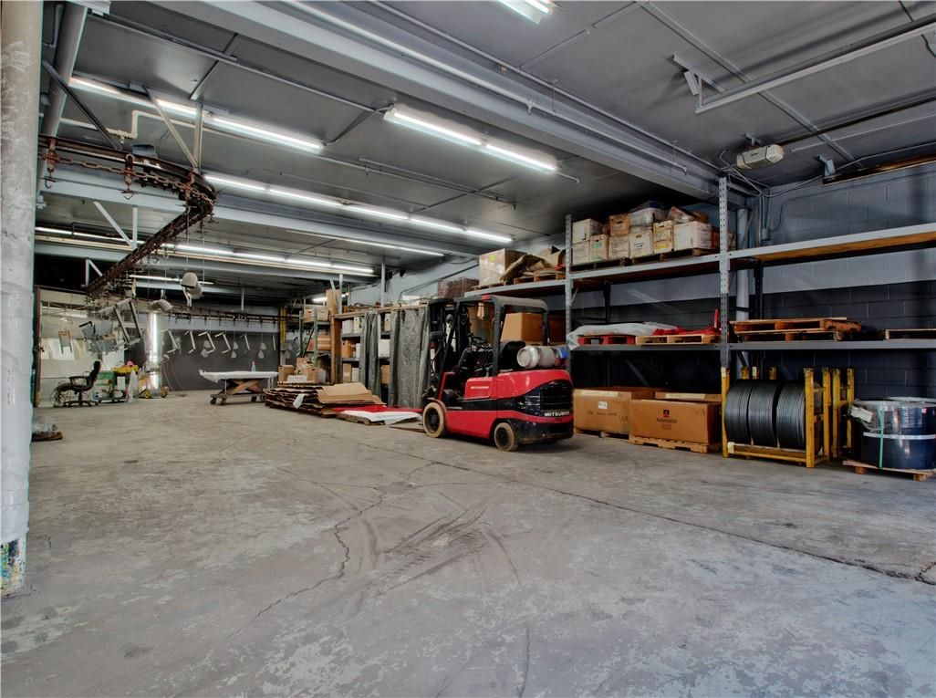 Garage, Interior
