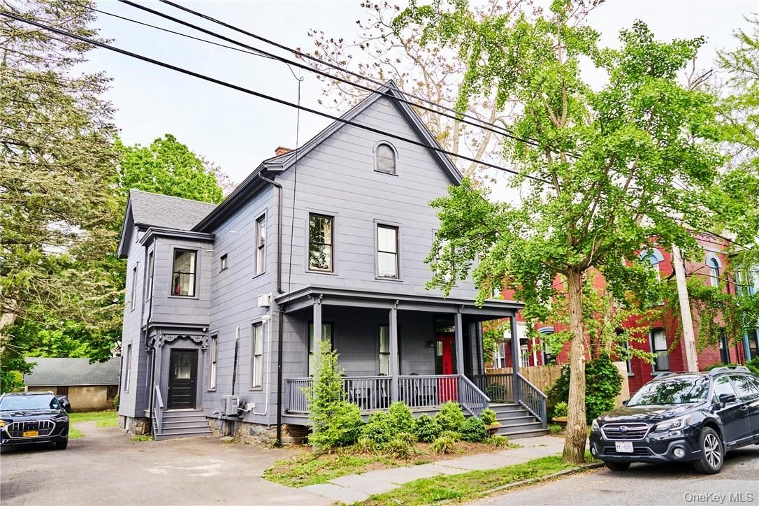 Exterior, Facade, Queen Anne Victorian