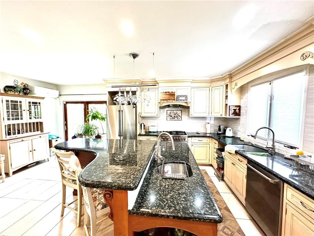 Interior, Kitchen, Pendant Lights, Stainless Steel Appliances