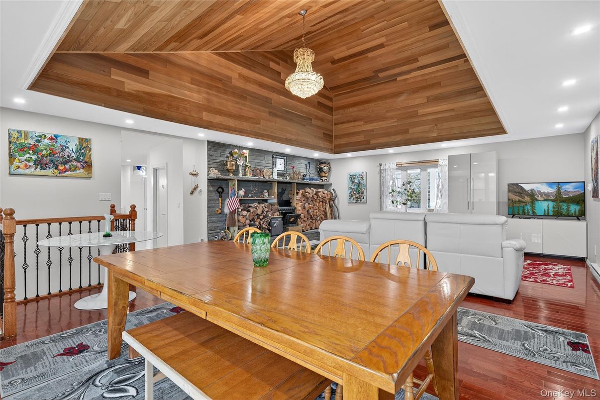 Dining room, Interior, Living room, Pendant Lights, Recessed Lighting, Wooden Ceilings, Wood Texture Flooring