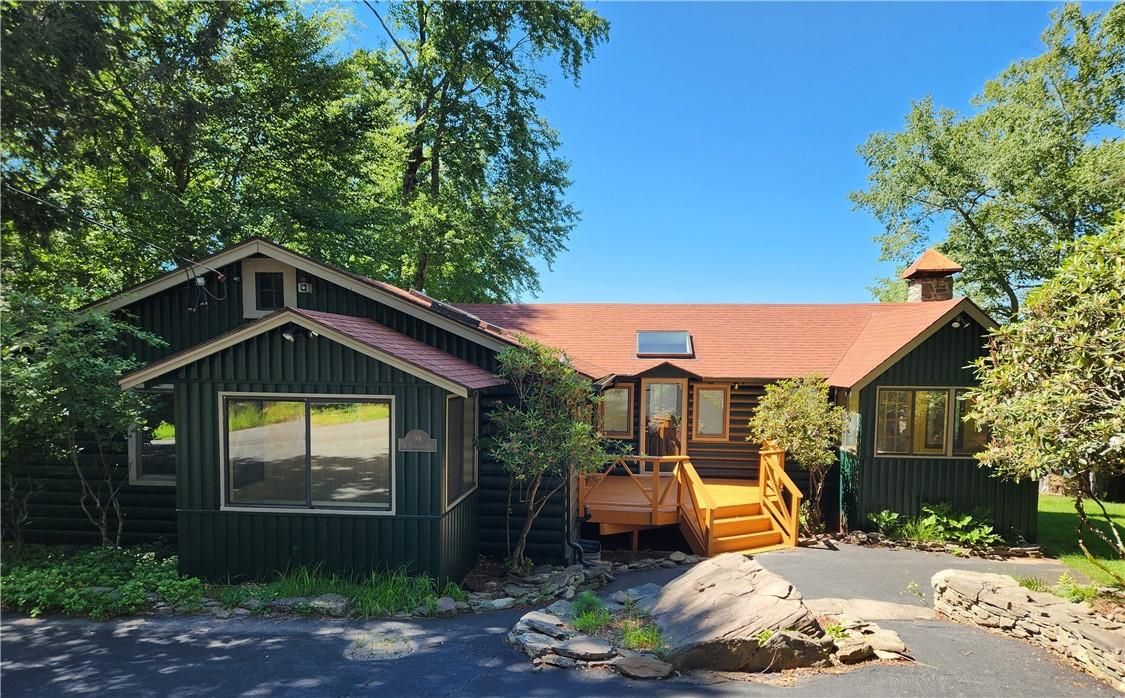 Exterior, Facade, Log Home