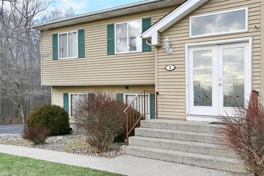 Exterior, Facade, Raised Ranch