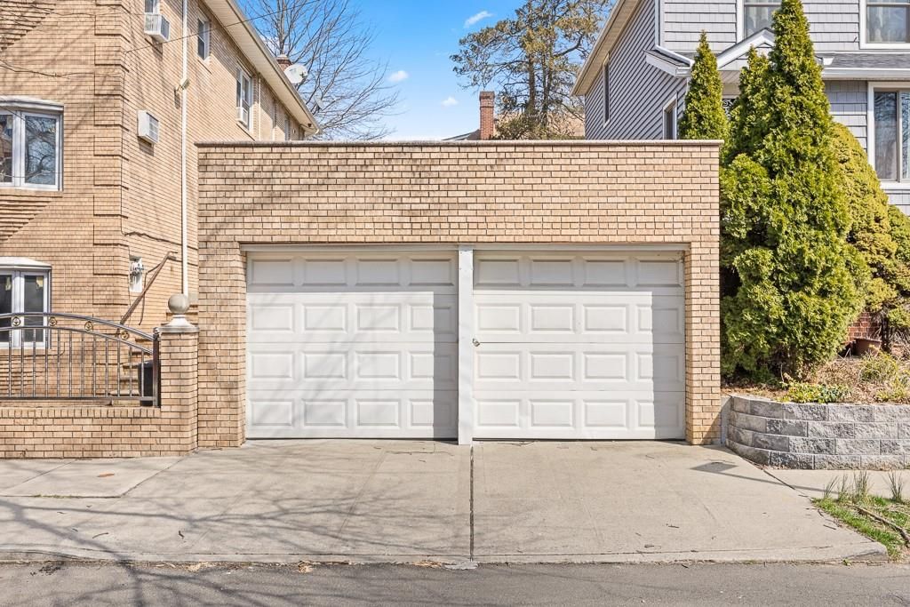 Detached Garage, Exterior