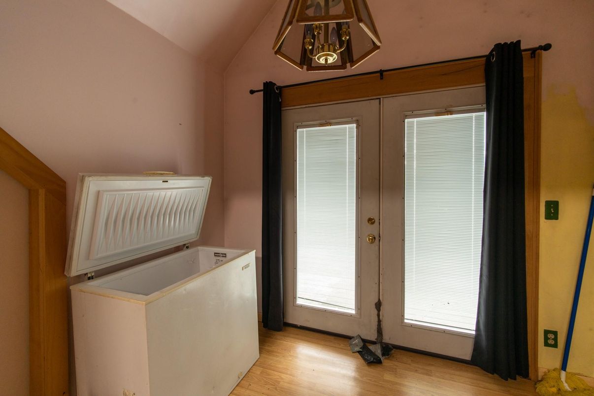 Interior, Utility Closets, Washer, Wood Texture Flooring