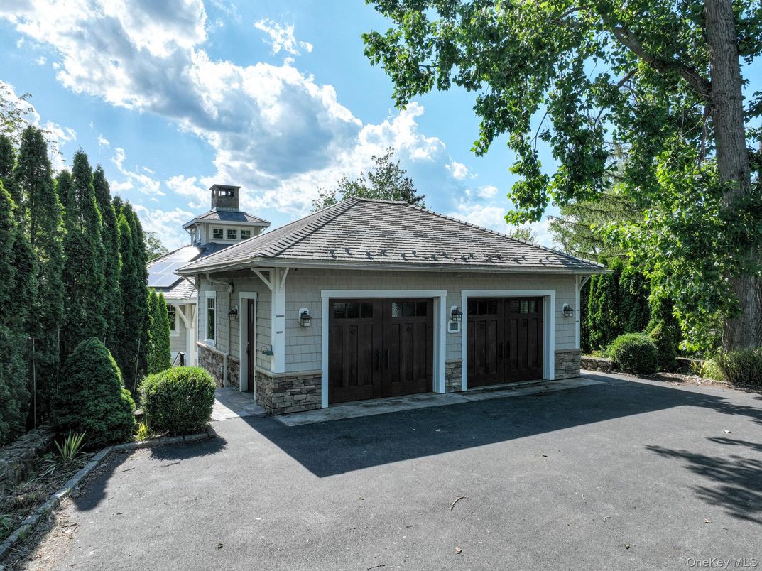 Detached Garage, Exterior