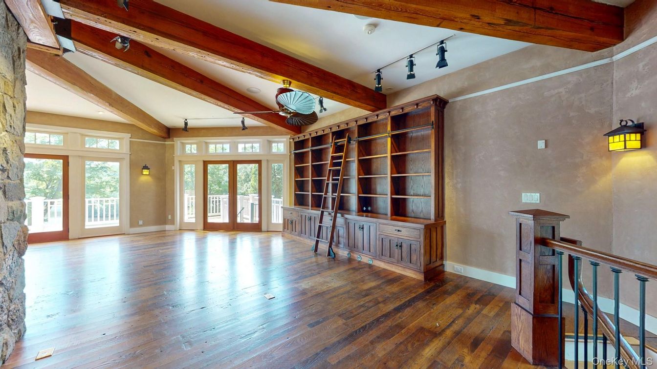 Empty room, Interior, Wooden Beams, Wood Texture Flooring