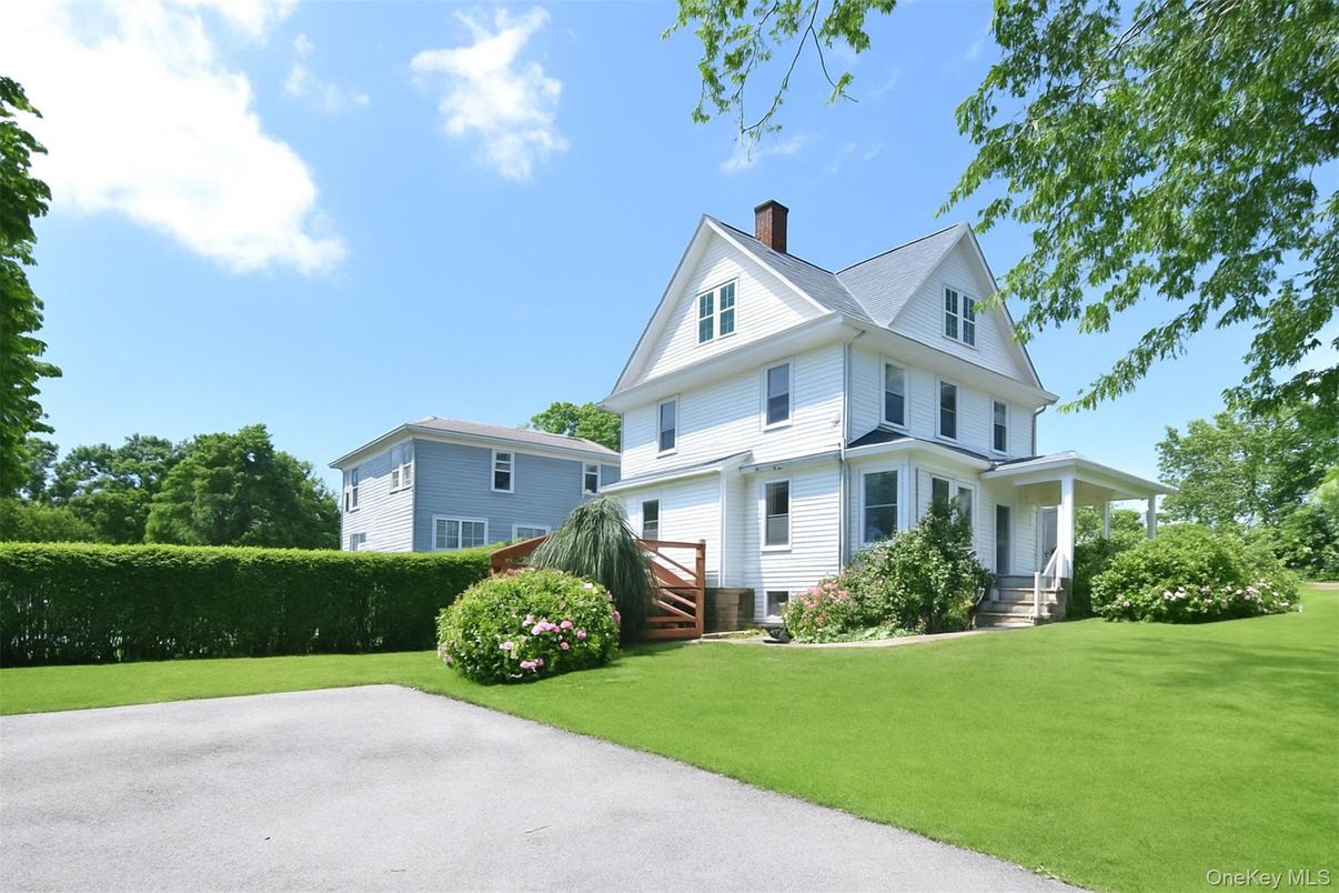 Backyard, Exterior, Facade, Queen Anne Victorian
