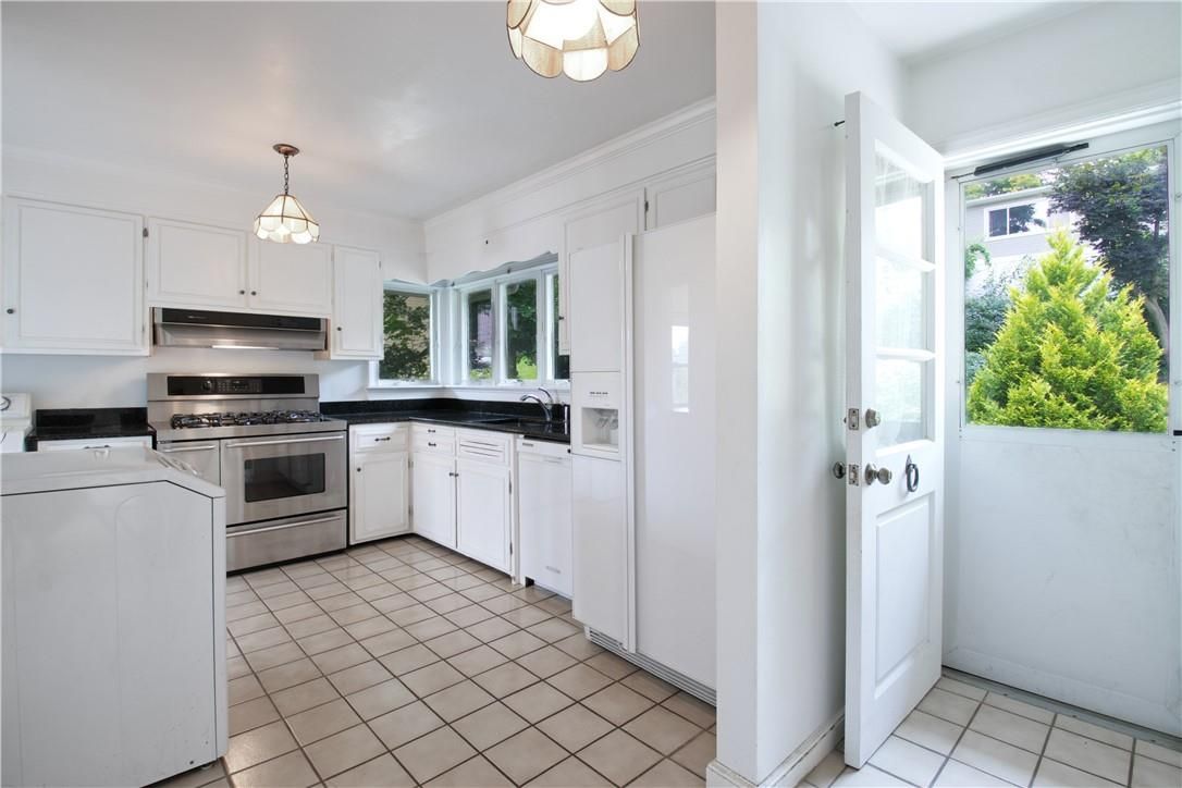 Interior, Kitchen, Pendant Lights, Stainless Steel Appliances