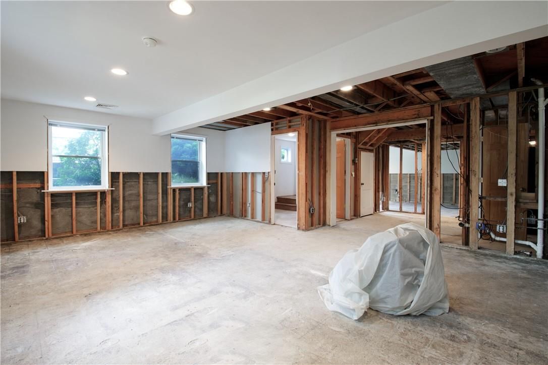 Empty room, Interior, Recessed Lighting, Wooden Beams