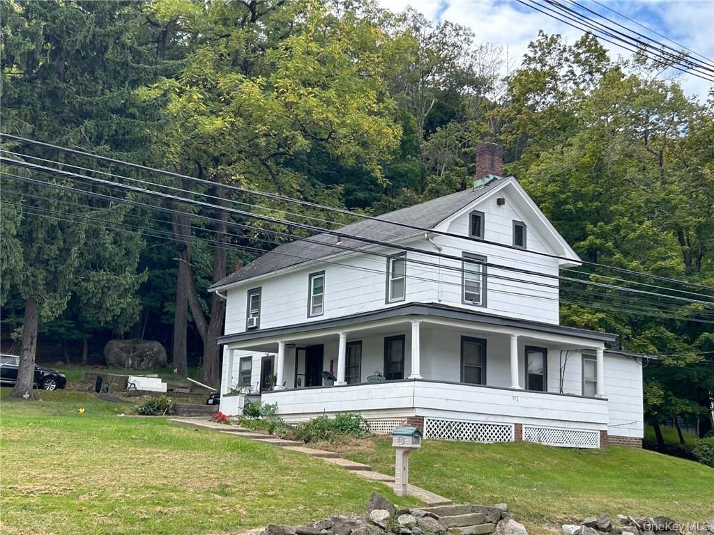 Exterior, Facade, Queen Anne Victorian
