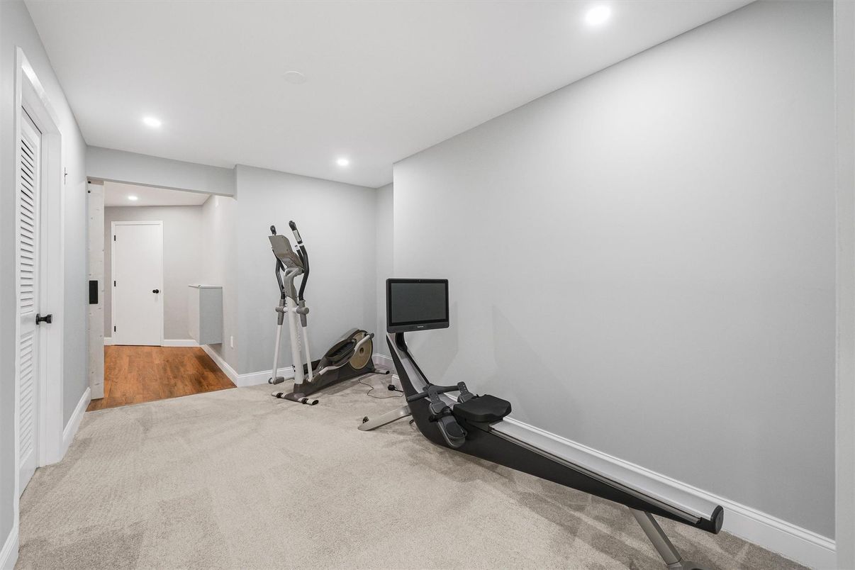 Fitness Equipment, Interior, Recessed Lighting, Wood Texture Flooring