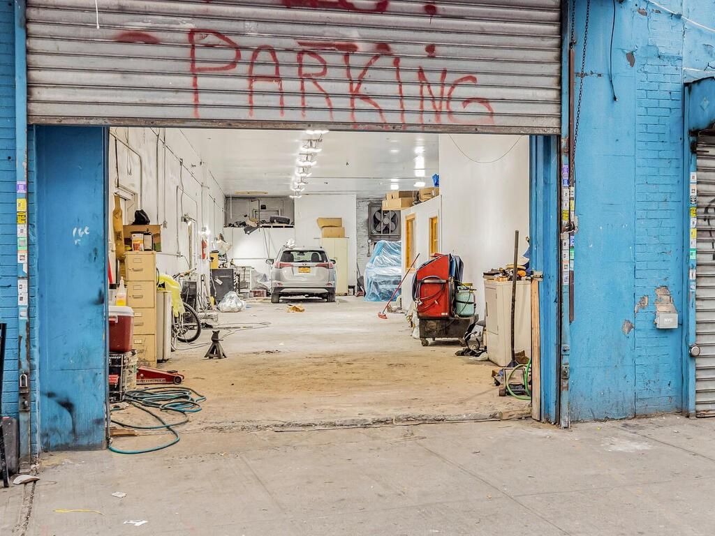 Garage, Interior