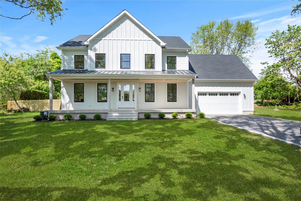 Attached, Exterior, Facade, Farmhouse